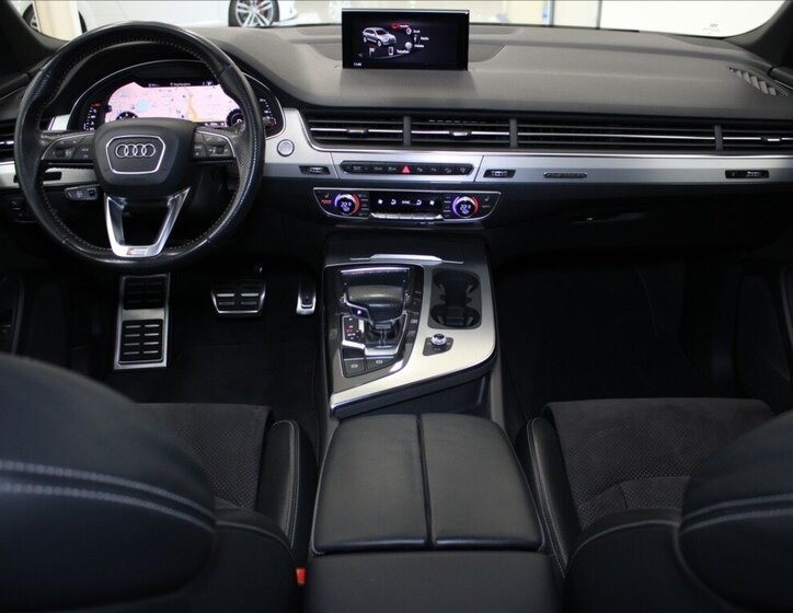 Audi Q7 8