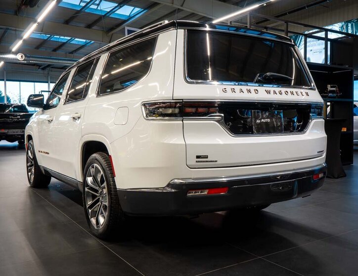 Jeep Grand Wagoneer SUV 6,4 l 351 kw