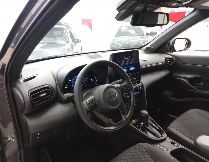 Toyota Yaris Cross CUV 1,5 l 68 kw