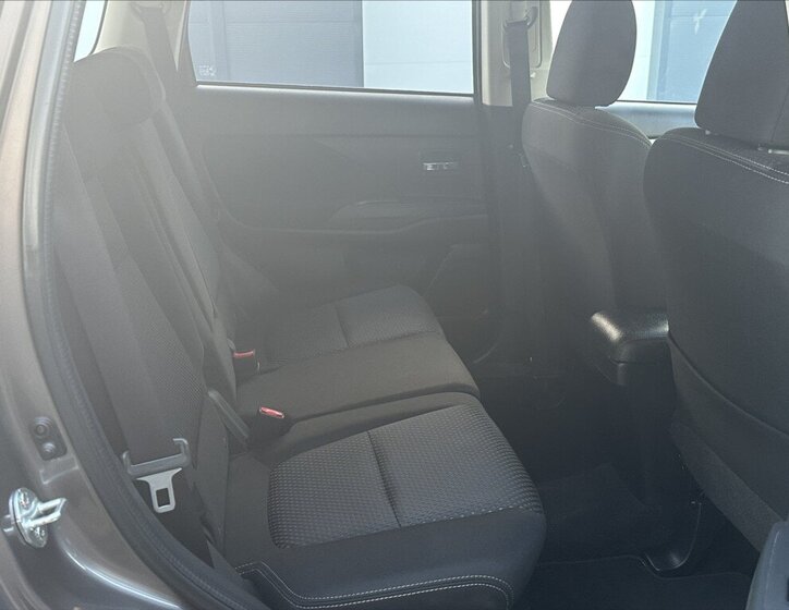 Mitsubishi Outlander SUV / Terénní 2,3 l 110 kw