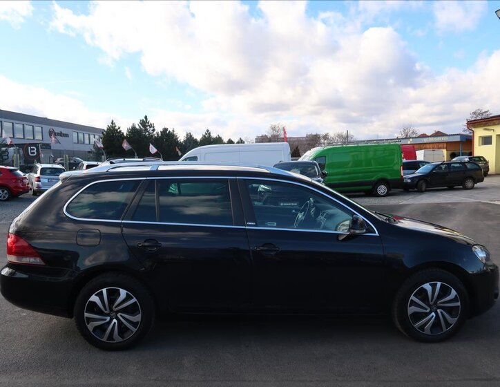 Volkswagen Golf Kombi 1,6 l 77 kw