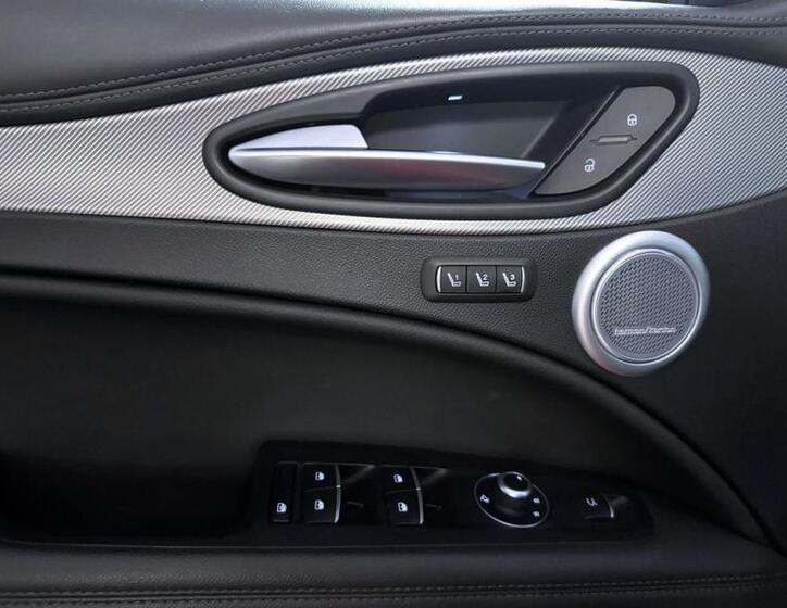 Alfa Romeo Stelvio 9