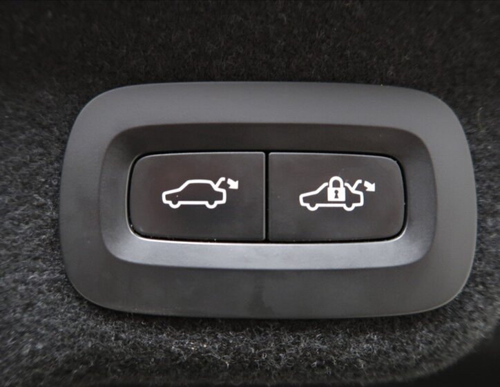 Volvo S90 Sedan / Limuzína 2,0 l 235 kw