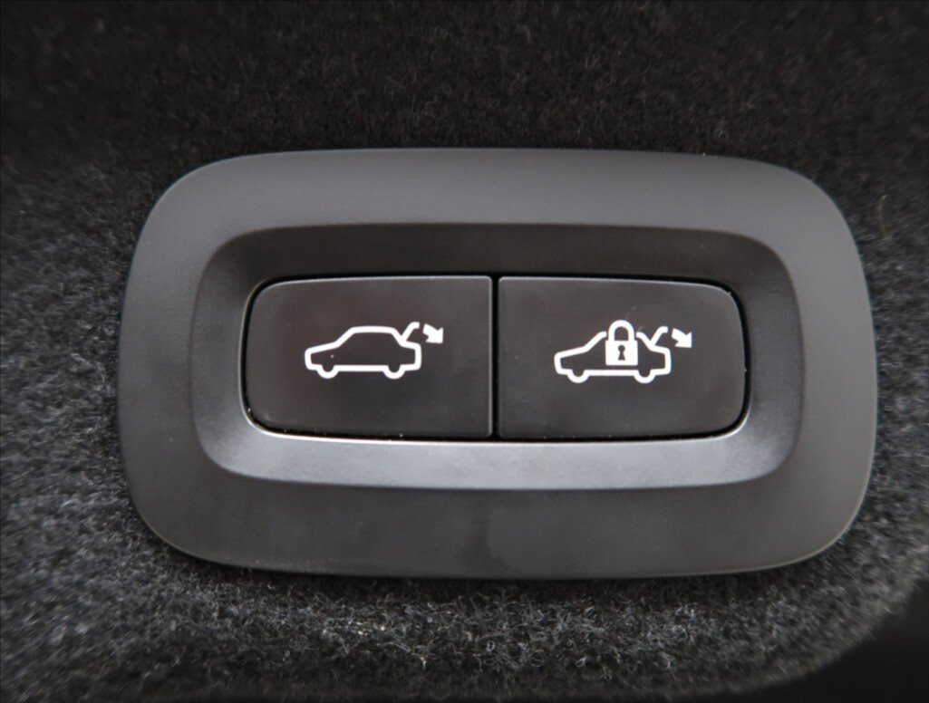 Volvo S90 Sedan / Limuzína 2,0 l 235 kw