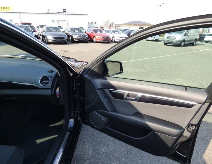 Mercedes-Benz Třídy C Sedan / Limuzína 2,1 l 88 kw