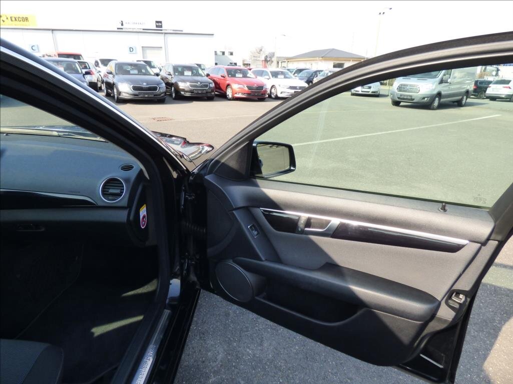 Mercedes-Benz Třídy C Sedan / Limuzína 2,1 l 88 kw