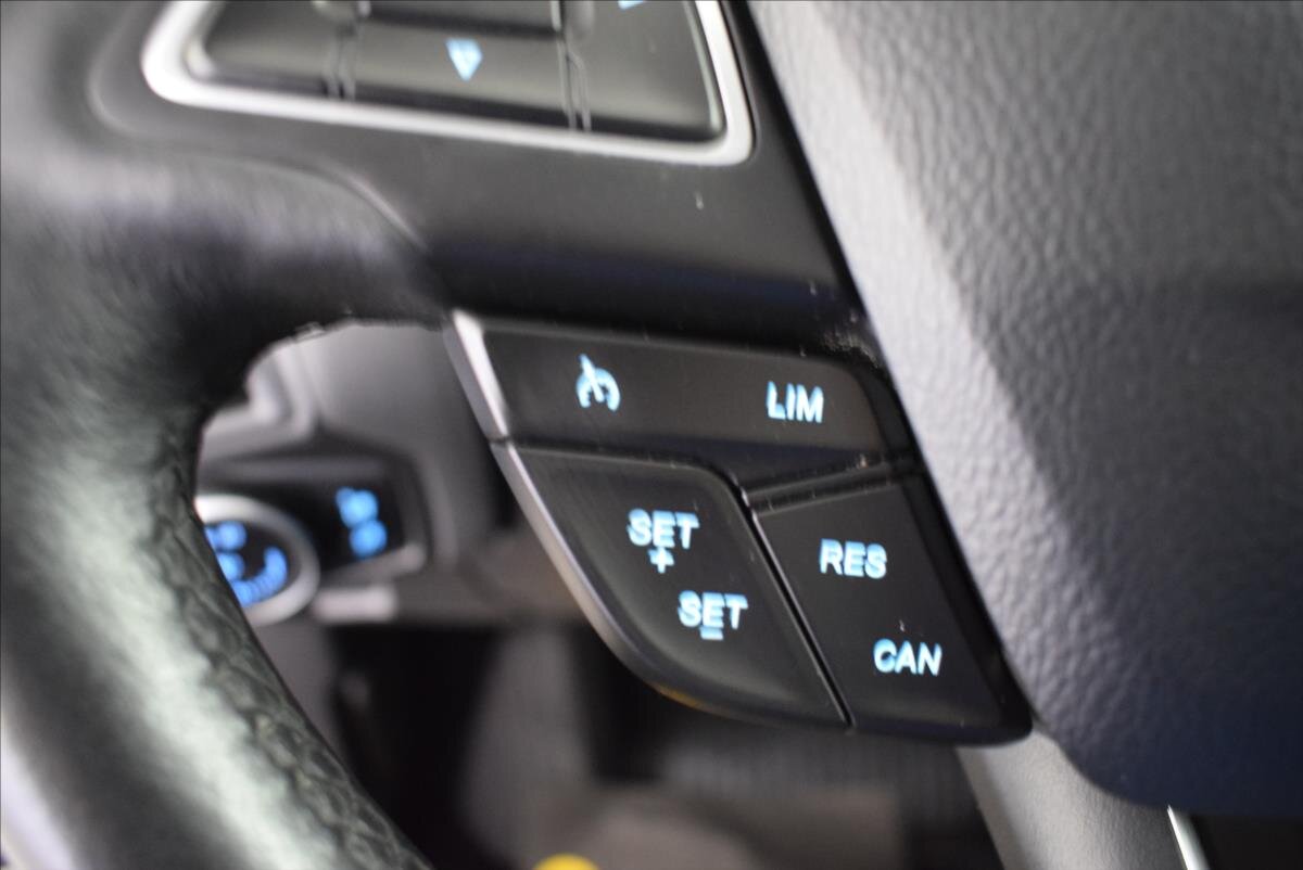 Ford Focus Kombi 999,0 92 kw