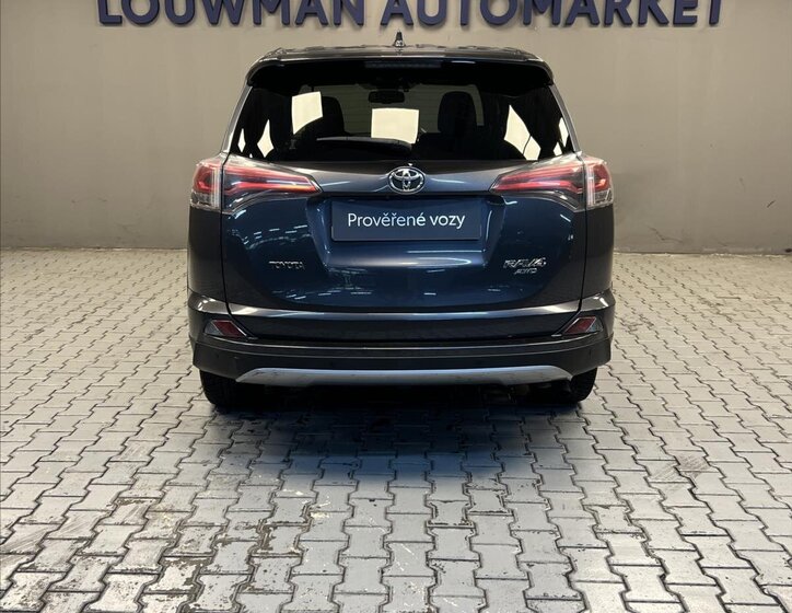 Toyota RAV4 SUV / Terénní 2,0 l 112 kw