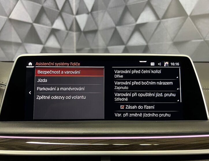 BMW Řada 7 Sedan / Limuzína 3,0 l 250 kw