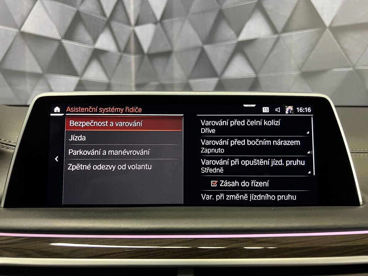 BMW Řada 7 Sedan / Limuzína 3,0 l 250 kw