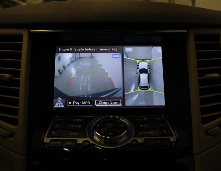 Infiniti QX70 SUV 3,0 l 175 kw