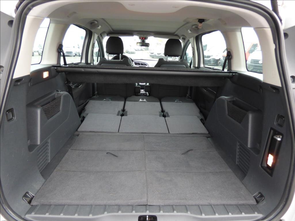 Peugeot 5008 MPV 1,6 l 88 kw