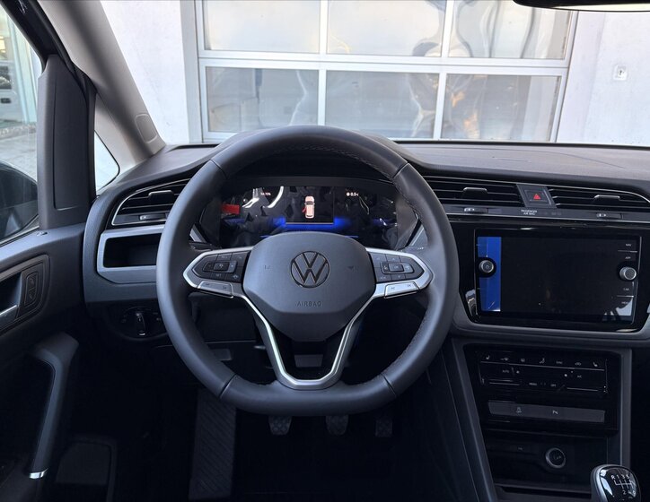 Volkswagen Touran MPV 1,5 l 110 kw