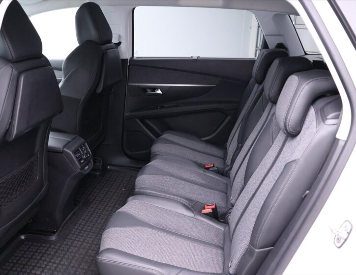 Peugeot 5008 SUV 1,2 l 96 kw