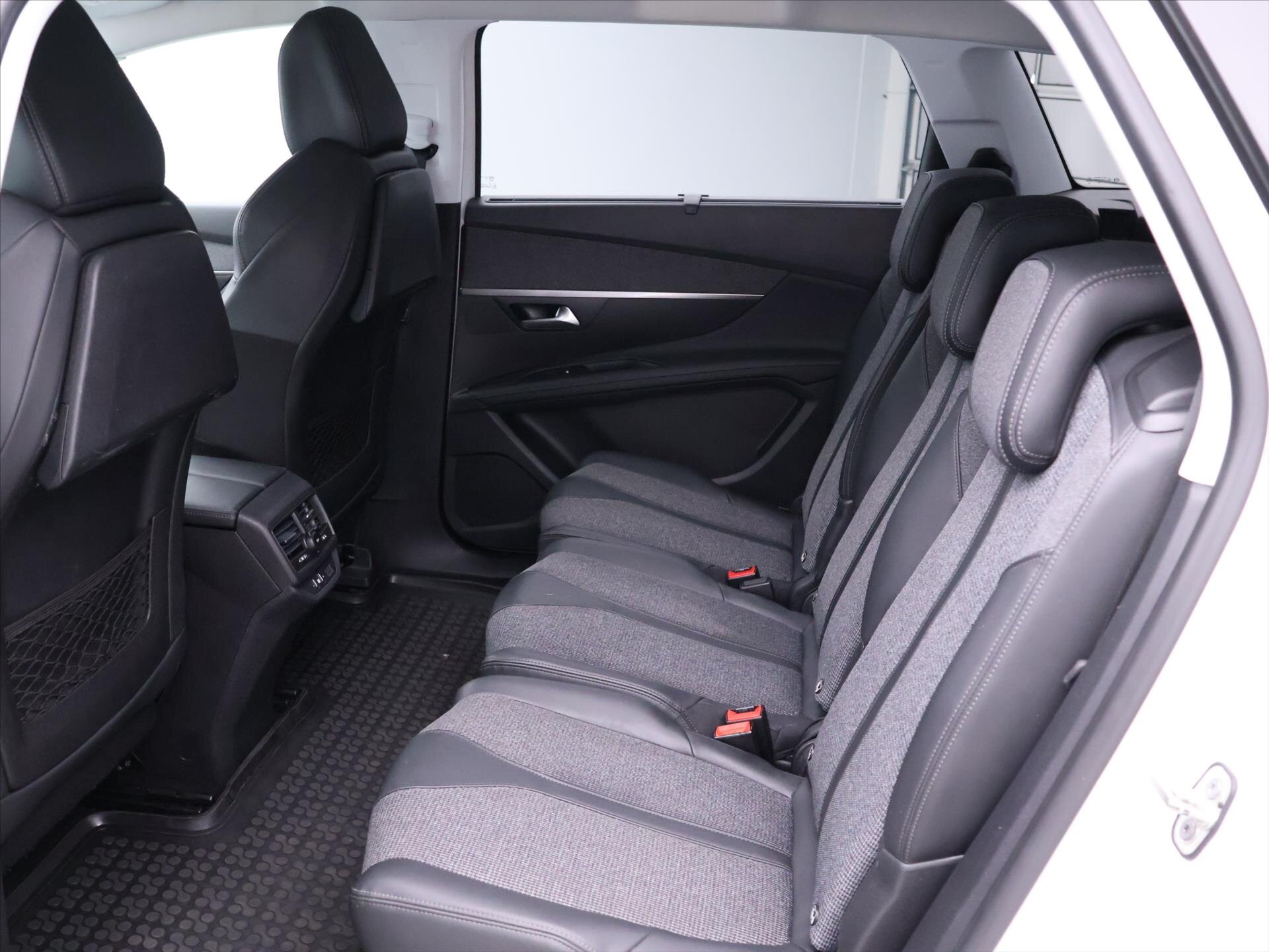 Peugeot 5008 SUV 1,2 l 96 kw