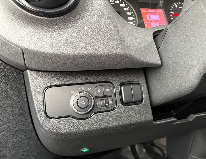 Mercedes-Benz Sprinter 13