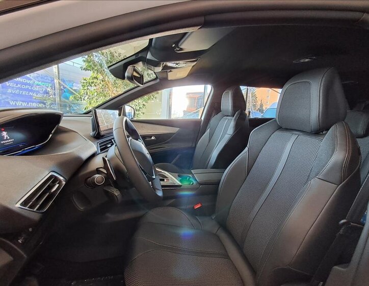 Peugeot 5008 SUV 1,5 l 96 kw