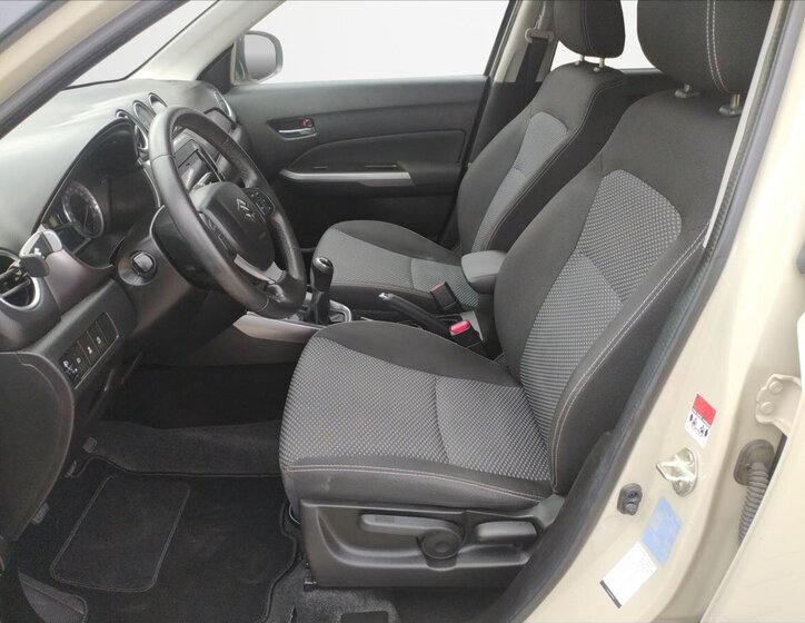 Suzuki Vitara SUV 998,0 82 kw