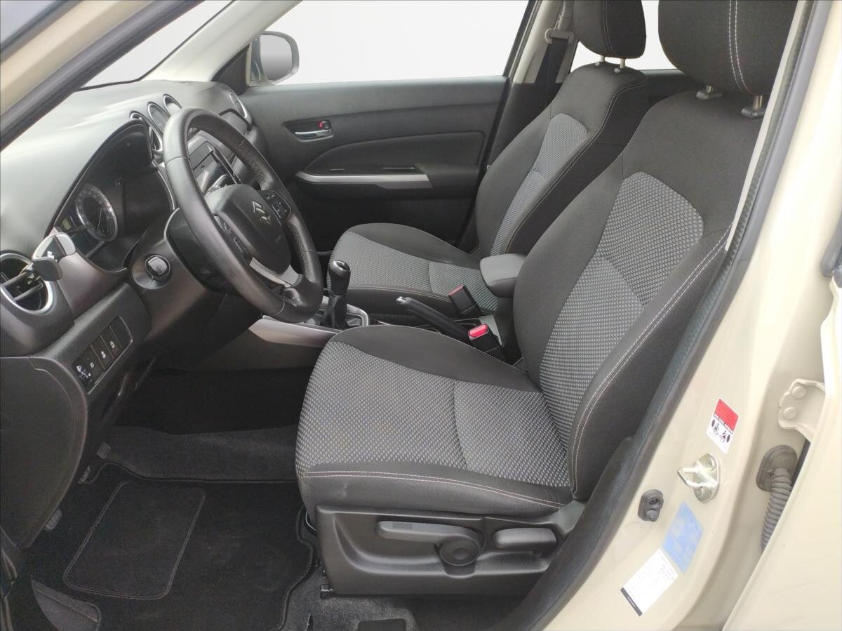 Suzuki Vitara SUV 998,0 82 kw