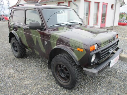 Lada Niva SUV / Terénní 1,7 l 61 kw