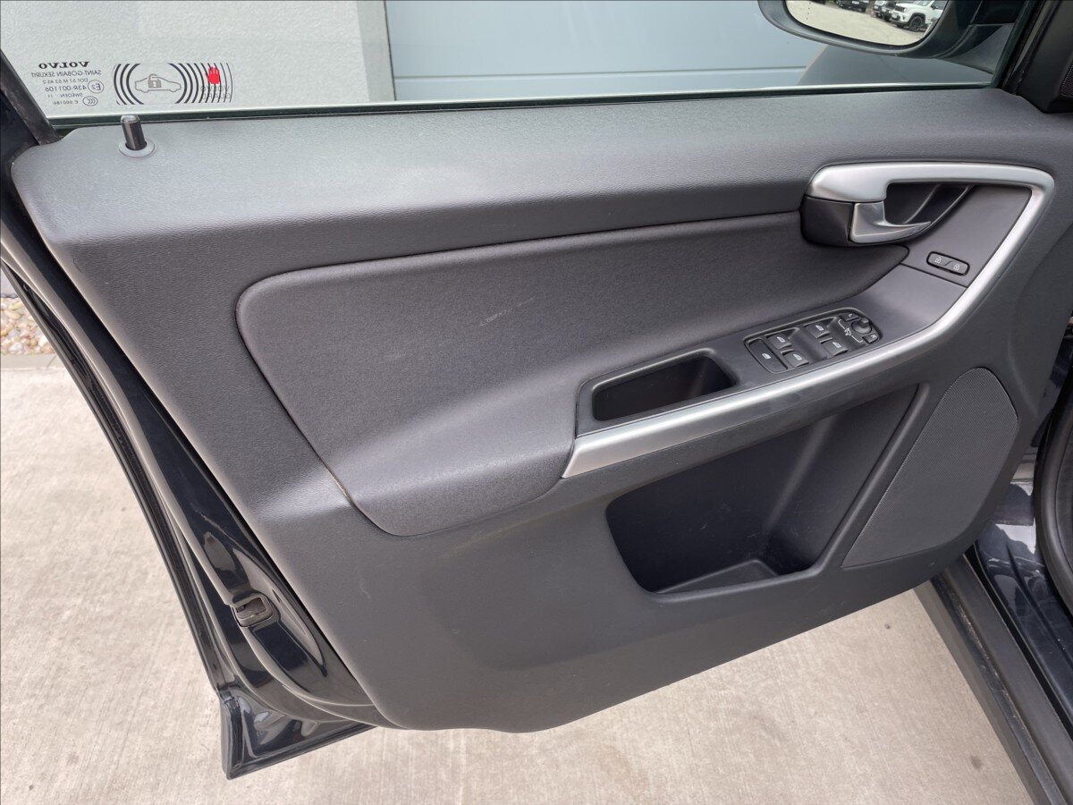 Volvo XC60 Kombi 2,4 l 151 kw