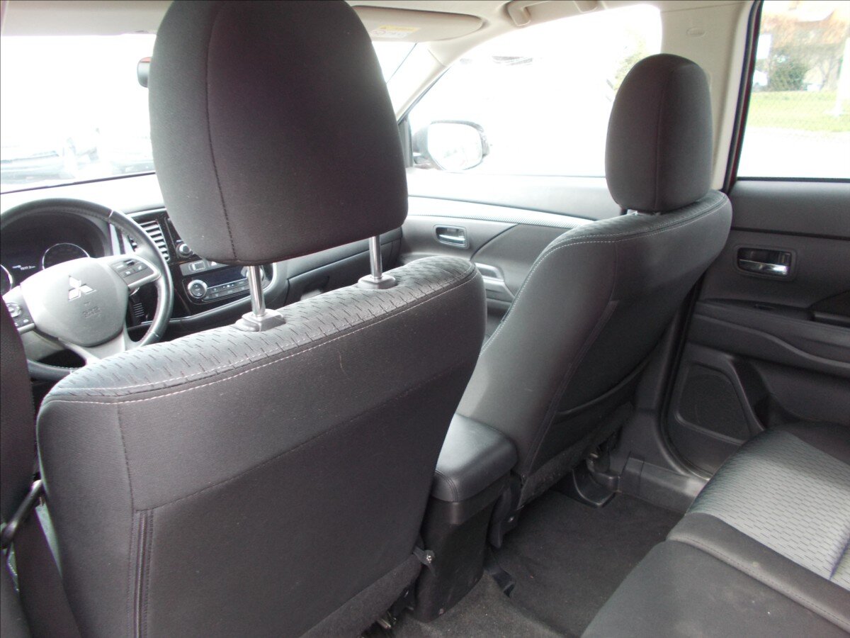 Mitsubishi Outlander SUV / Terénní 2,0 l 110 kw