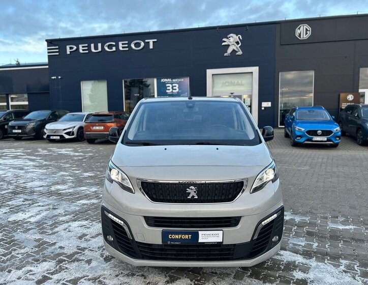 Peugeot Traveller 12