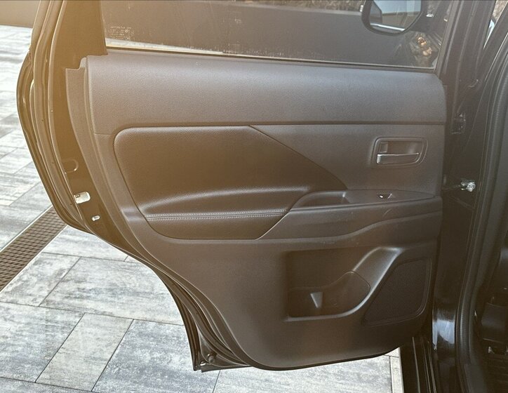 Mitsubishi Outlander SUV / Terénní 2,3 l 110 kw