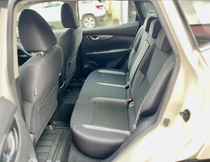 Nissan Qashqai SUV / Terénní 1,5 l 85 kw