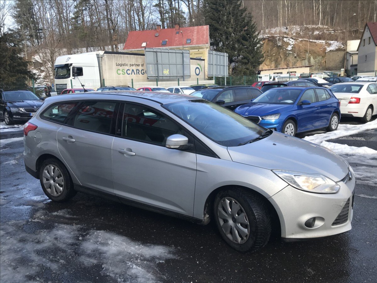 Ford Focus Kombi 998,0 92 kw