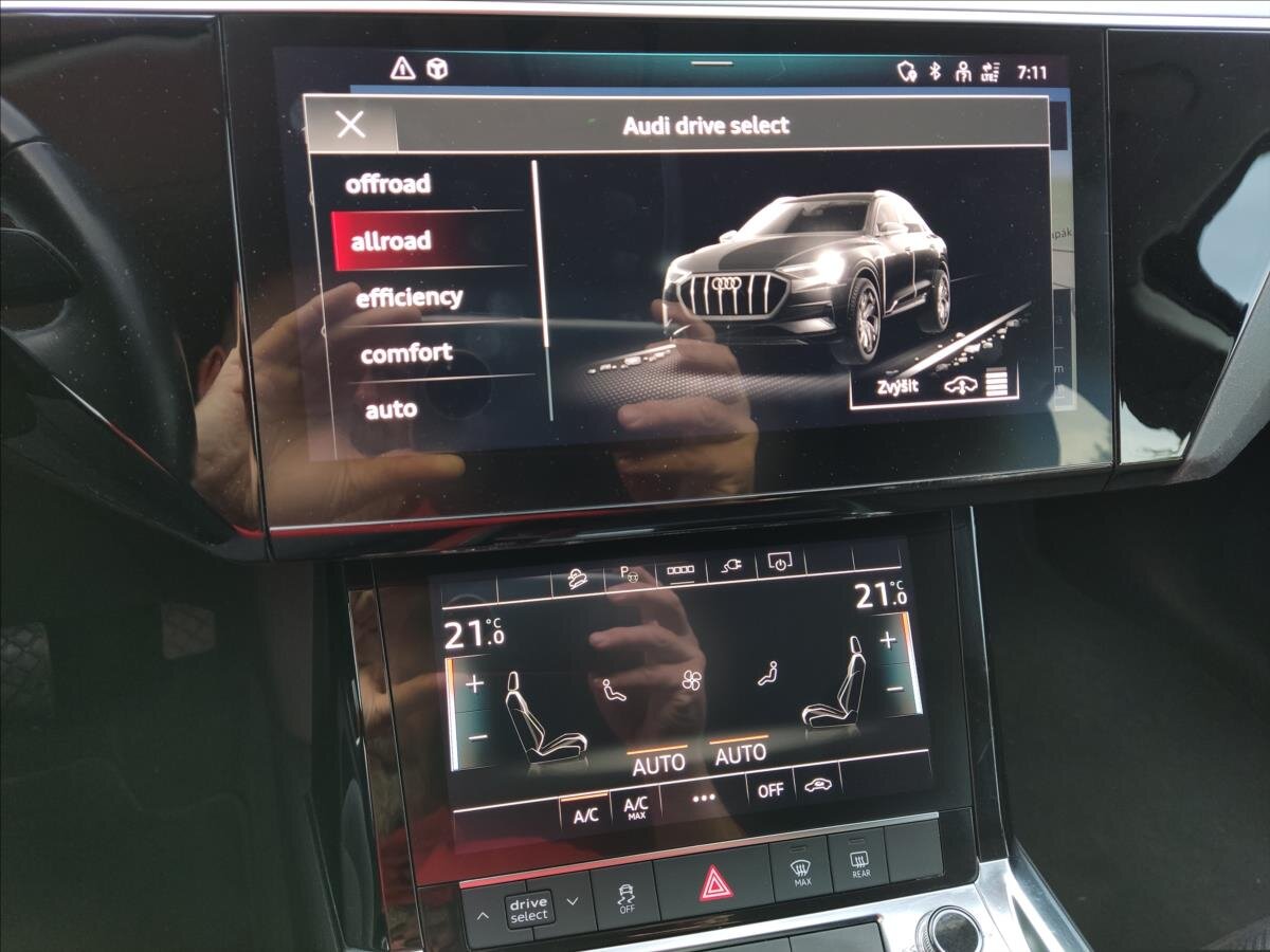 Audi e-tron SUV / Terénní 0,0 300 kw