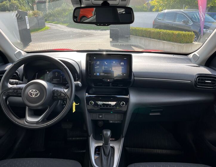 Toyota Yaris Cross 18