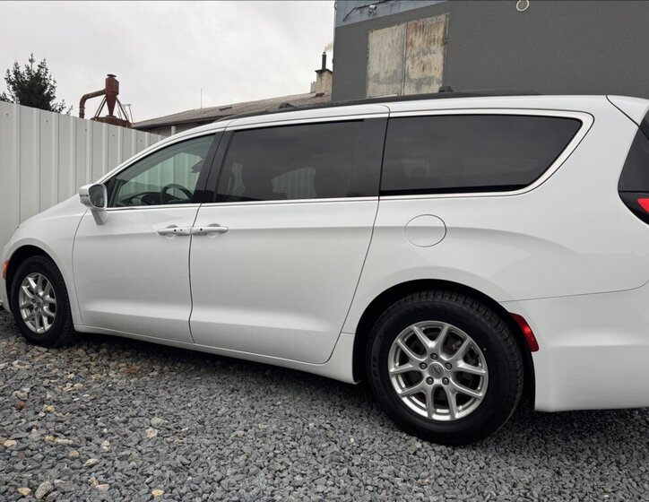 Chrysler Pacifica 19