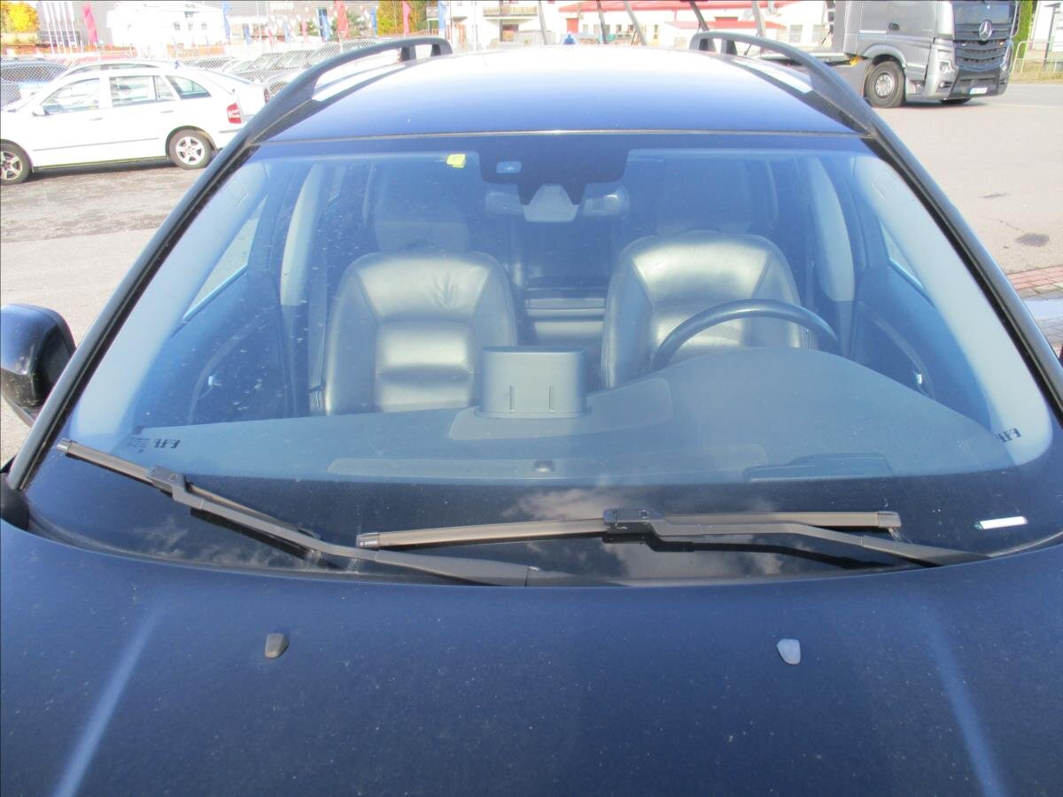 Volvo XC70 Kombi 2,4 l 151 kw