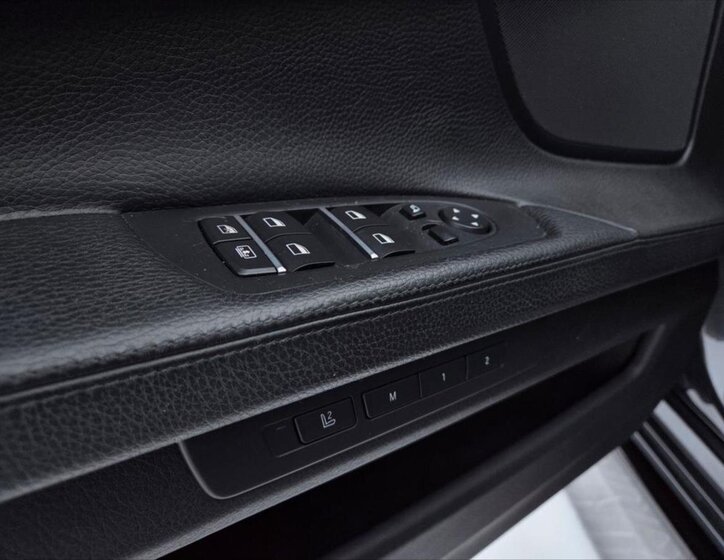 BMW Řada 7 Sedan 4,4 l 300 kw