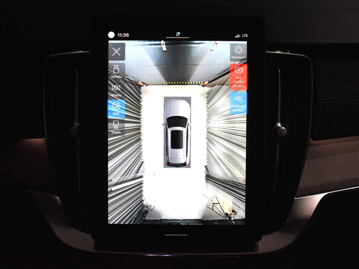 Volvo XC90 SUV / Terénní 2,0 l 335 kw