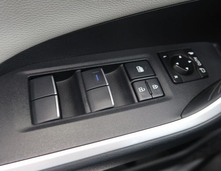 Toyota RAV4 SUV / Terénní 2,5 l 131 kw