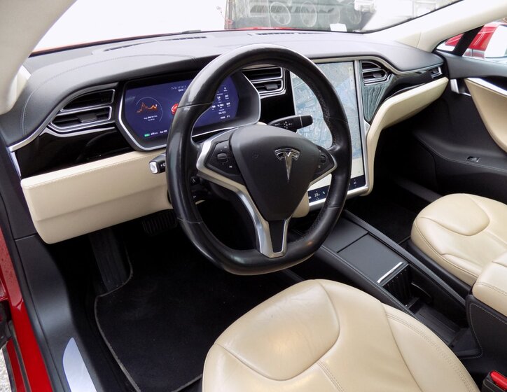 Tesla Model S 13