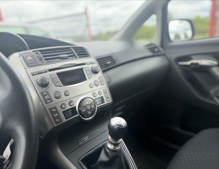 Toyota Verso Kombi 2,0 l 93 kw