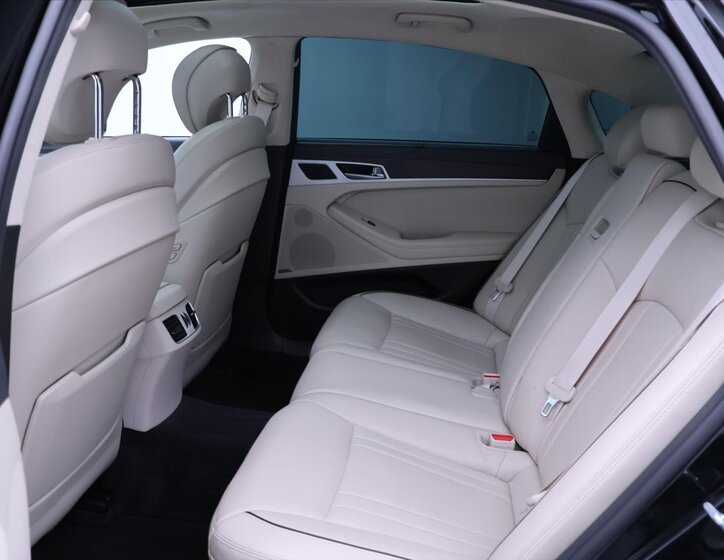 Hyundai Genesis Sedan / Limuzína 3,8 l 232 kw