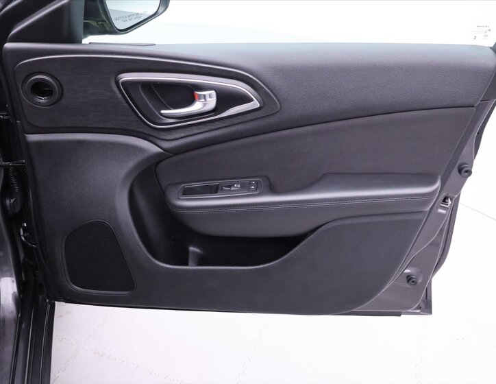 Chrysler 200 Sedan 2,4 l 135 kw