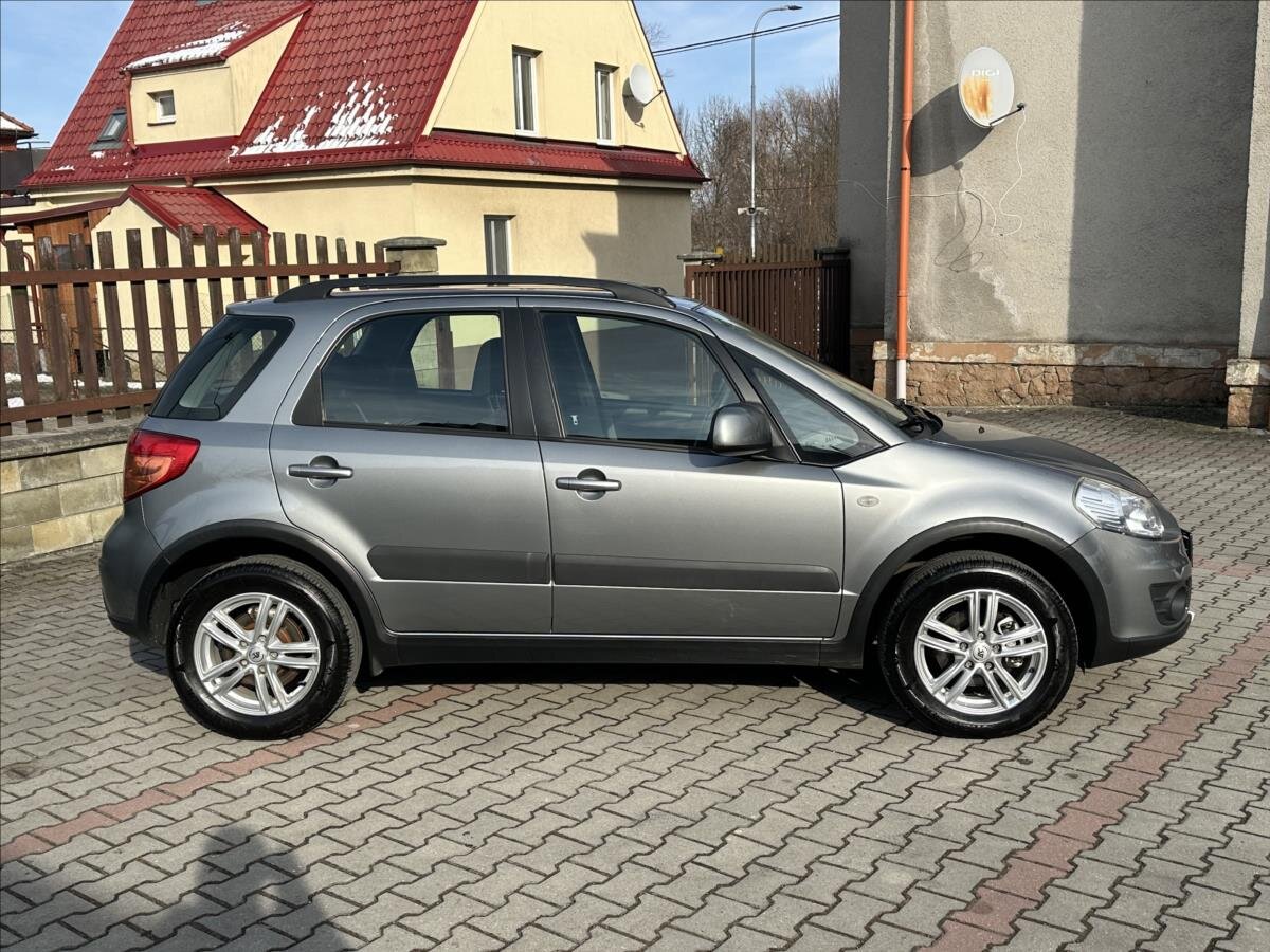 Suzuki SX4 Hatchback 1,6 l 88 kw