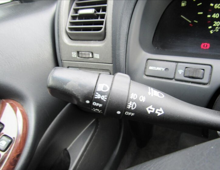 Nissan Maxima Sedan / Limuzína 2,0 l 103 kw