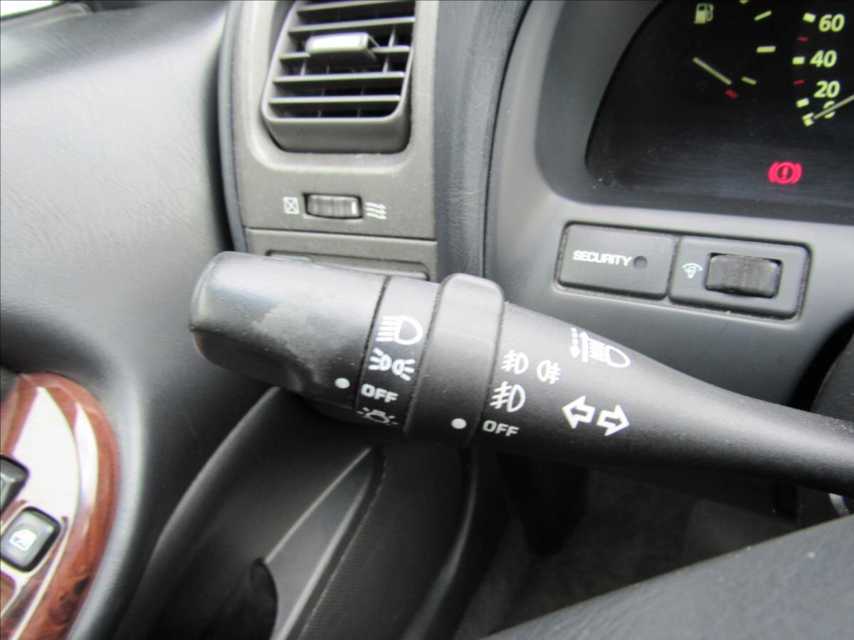 Nissan Maxima Sedan / Limuzína 2,0 l 103 kw