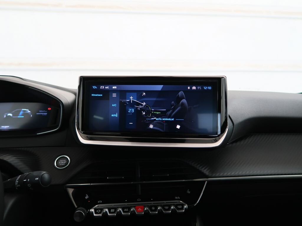 Peugeot 208 Hatchback 1,2 l 74 kw