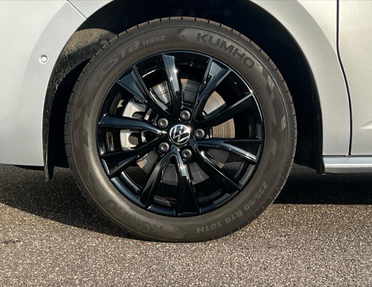 Volkswagen Multivan 12