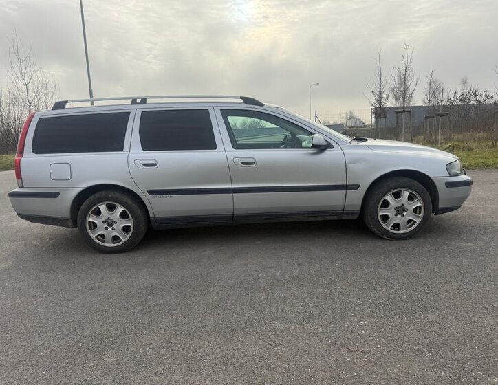 Volvo V70 Kombi 2,5 l 103 kw
