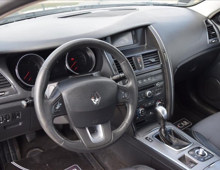 Renault Latitude Sedan / Limuzína 2,0 l 110 kw