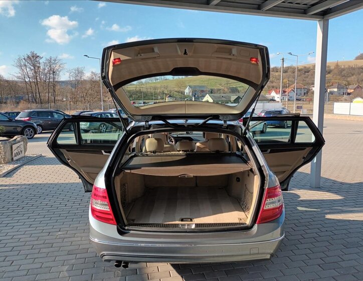 Mercedes-Benz Třídy C Kombi 2,1 l 100 kw