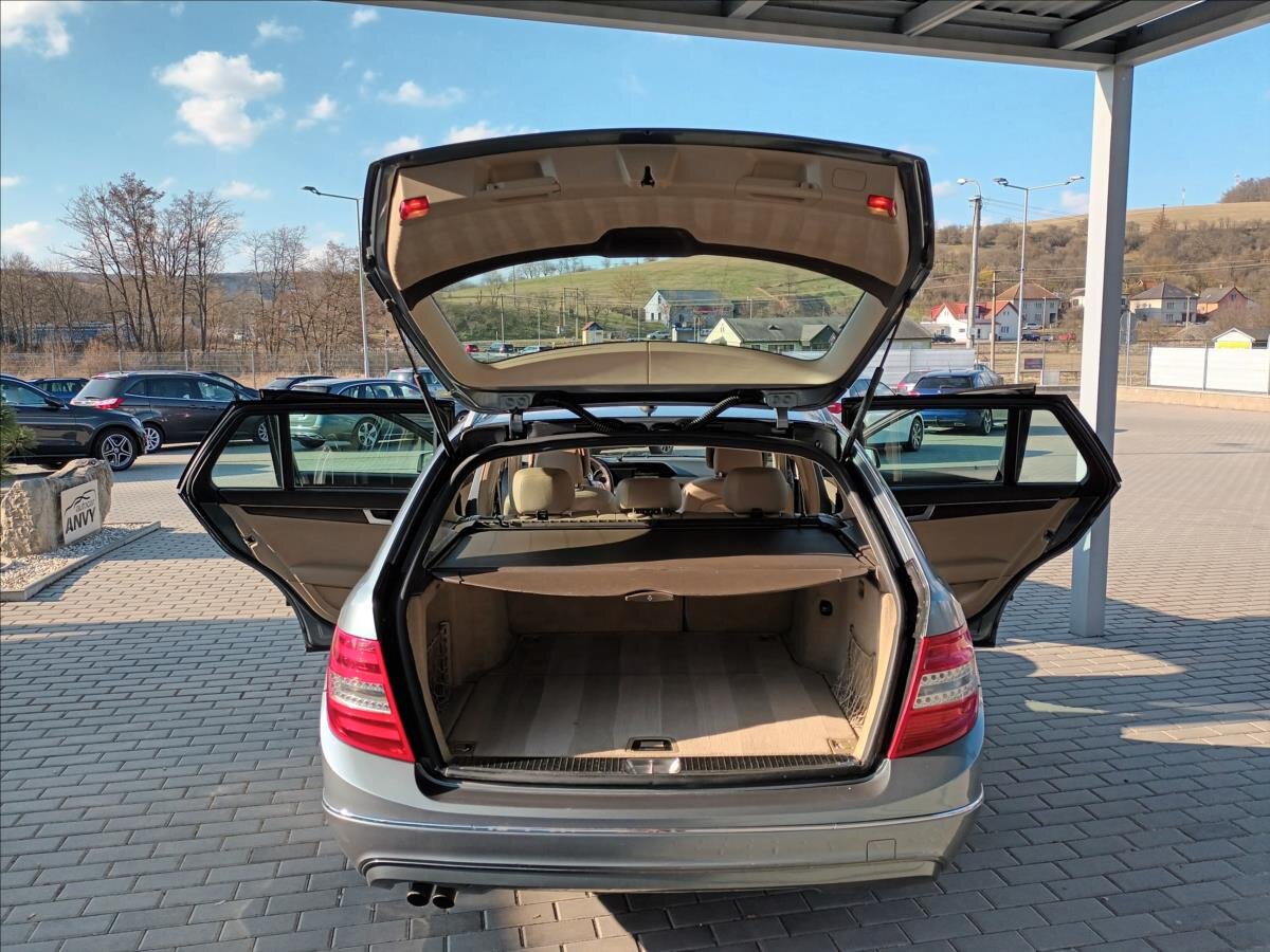 Mercedes-Benz Třídy C Kombi 2,1 l 100 kw